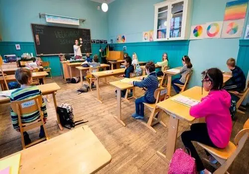 قانون عجیب ممنوعیت همه جانبه استفاده از تلفن همراه در مدارس 