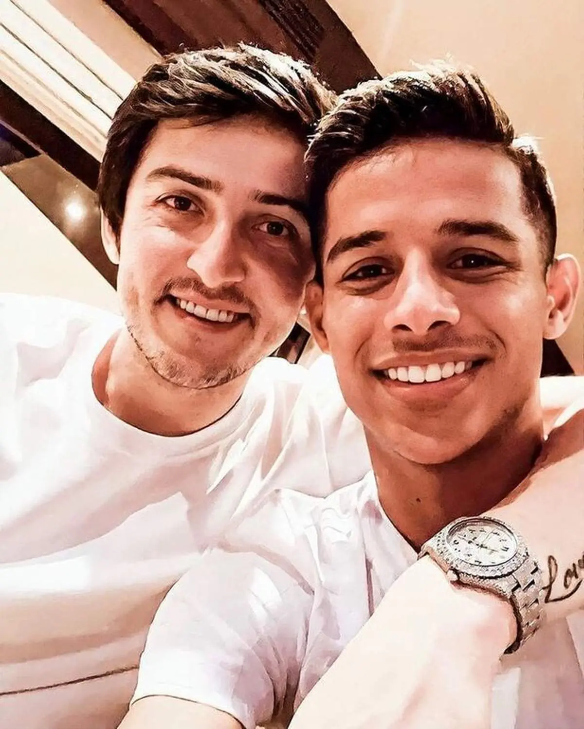 عکس لو رفته از مهدی قائدی و سردار آزمون با همسران‌شان در دوبی