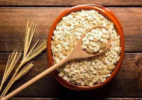 ۵ اشتباه تغذیه‌ای رایج در مراقبت از کودک که باید از آن‌ها پرهیز کرد

