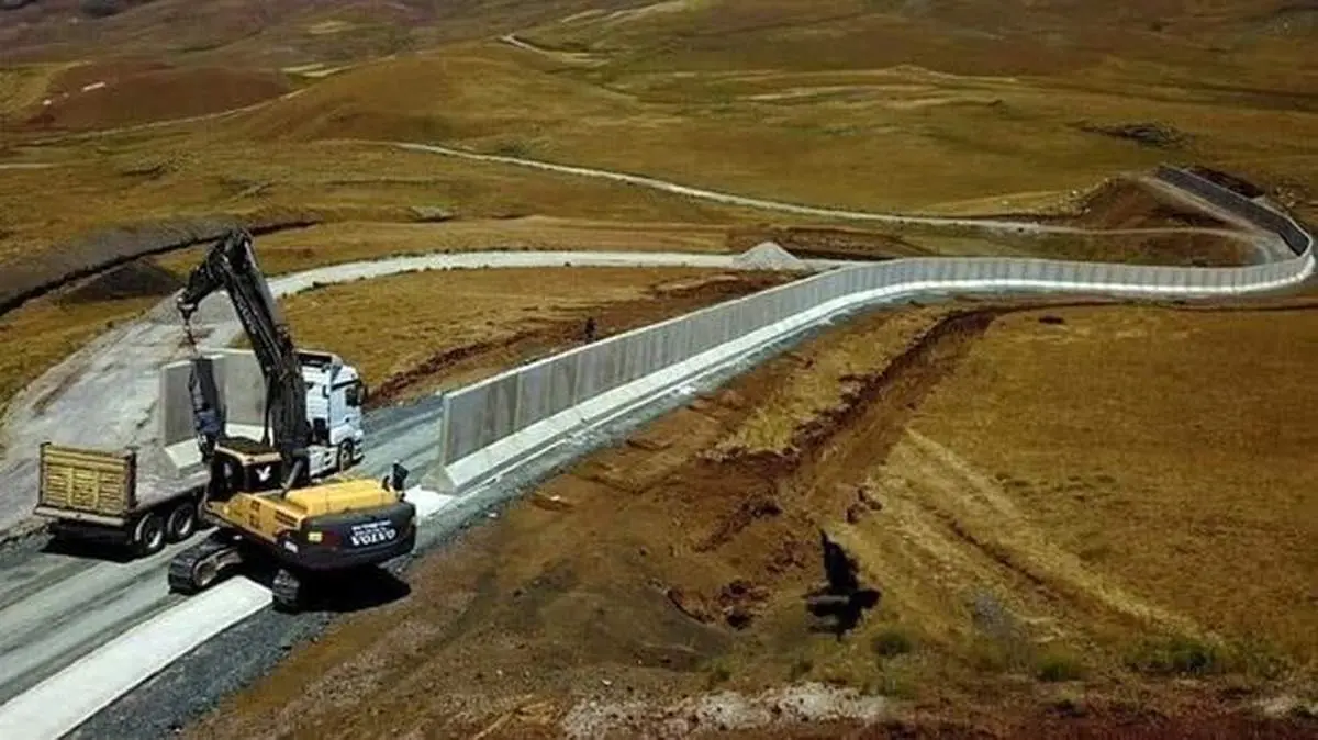 ترکیه در مرزش با ایران دیوار بتنی میکشد +عکس