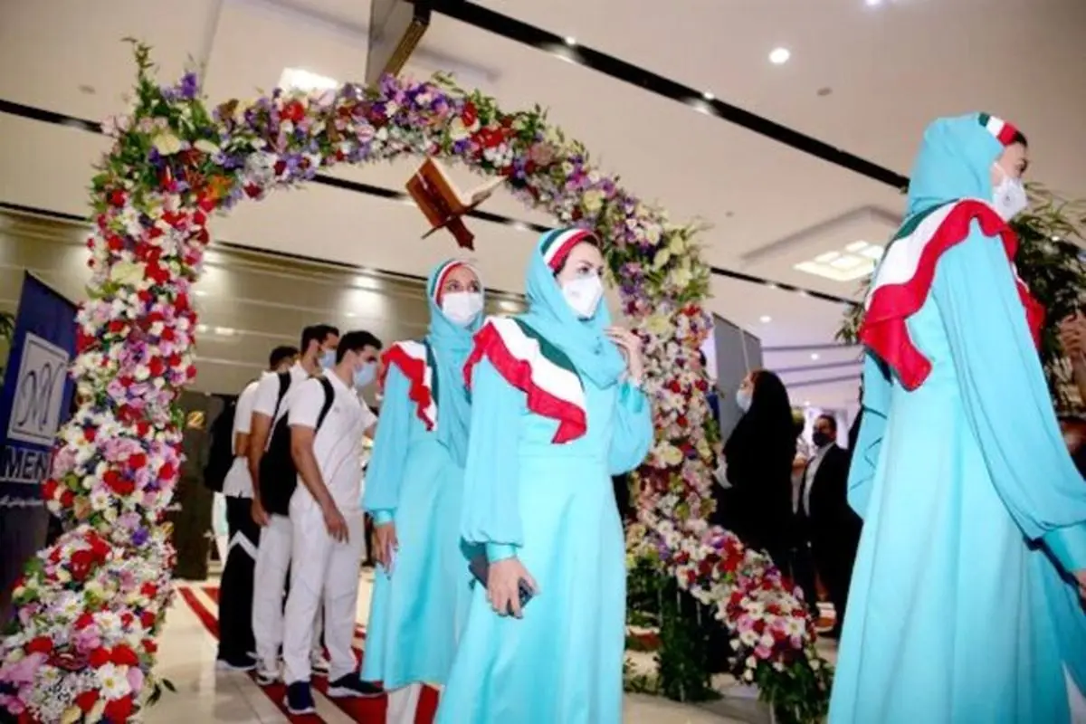حضور زنان ورزشکار ایران با لباس جدید در رژه المپیک