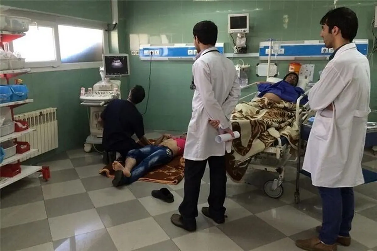 ماجرای بیماران کرونایی که روی پتو در راهروهای بیمارستان بستری هستند + عکس