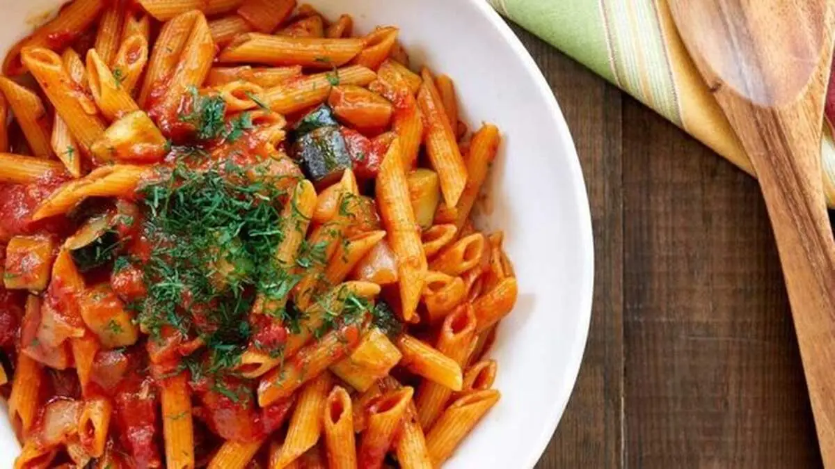 طرز تهیه پاستا پنه با سس آرابیاتا