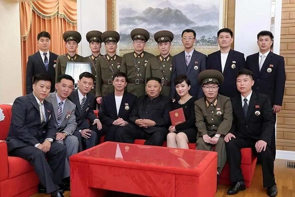تصاویری جدید از رهبر کره شمالی با چهره‌ای تازه و بدون ماسک