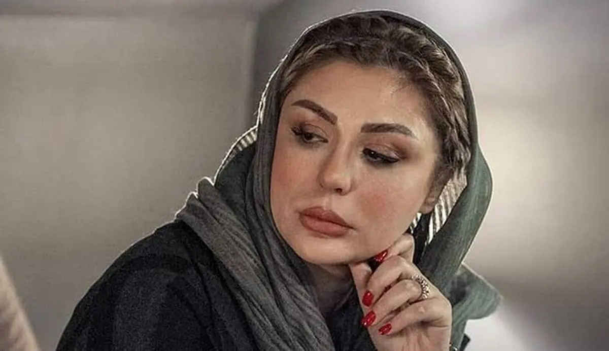 عکس جنجالی نیوشا ضیغمی در کنار تندیس مهران مدیری