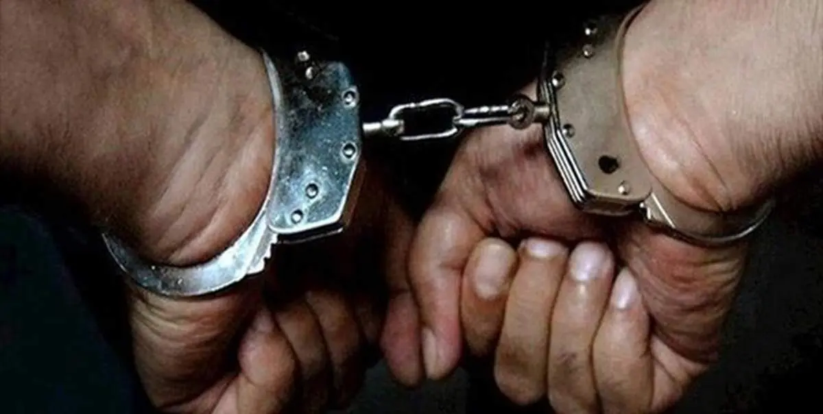 سارق ریزجثه دستگیر شد/۷۰ فقره سرقت از طریق منافذ کوچک کرکرهها و دریچههای کولر!