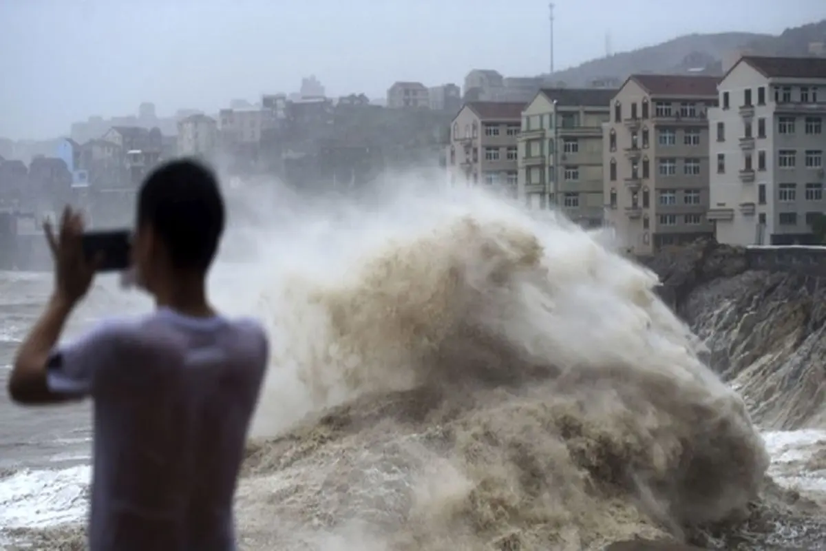 وقوع طوفان سهمگین دریایی و جاری شدن سیل در چین