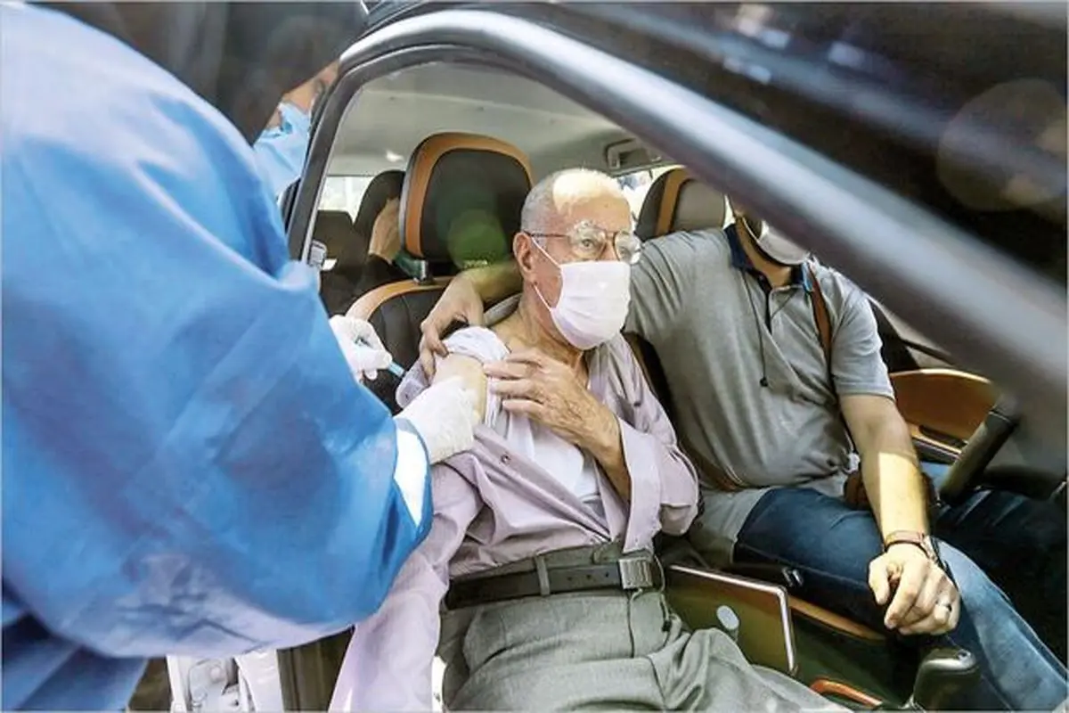 ۸ تا ۱۰ ساعته معطلی سالمندان "بهای واکسن کرونا" در مراکز واکسیناسیون خودرویی تهران!