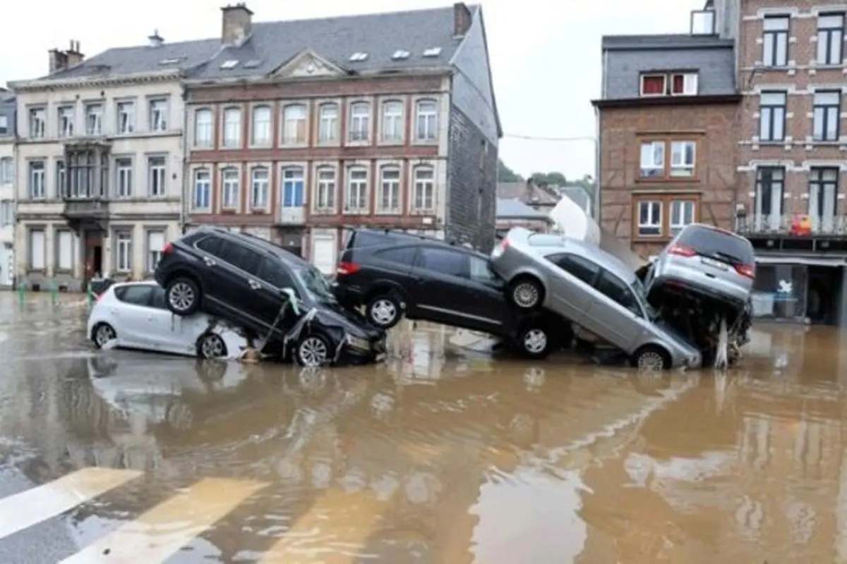 غوطه خوردن خودرو‌ها در سیلاب سهمگین بلژیک + فیلم