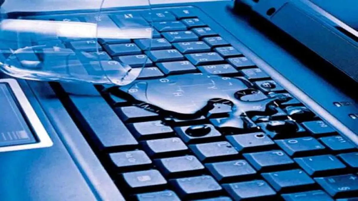 اقدامات لازم بعد از ریختن مایعات بر روی لپ تاپ