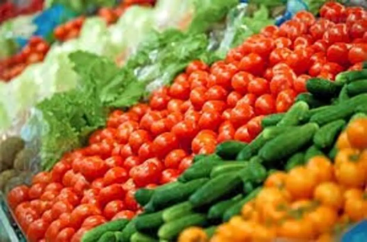 قیمت گوجه فرنگی به بیش از ۱۰ هزارتومان رسید