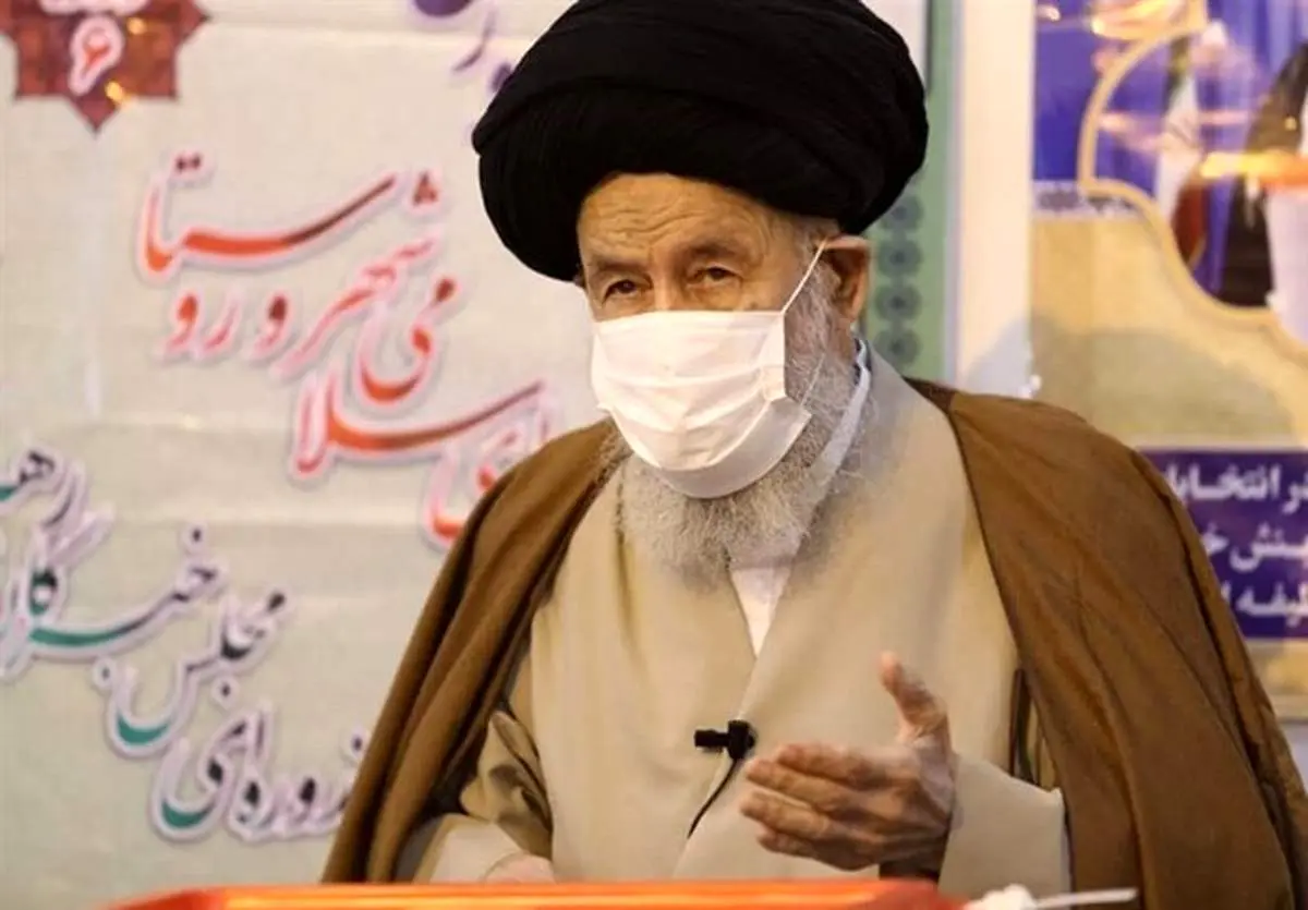 تزریق واکسن ایرانی به آیت‌الله علوی‌گرگانی  + تصویر