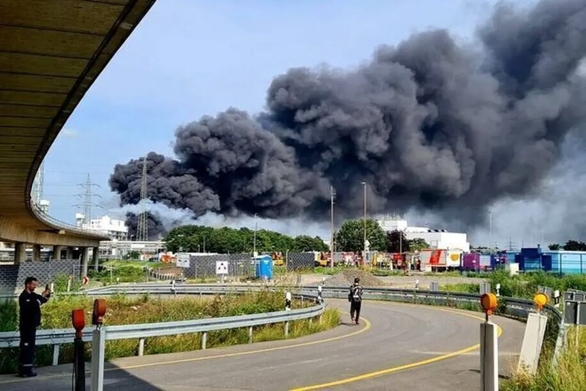 لحظه وقوع انفجار مهیب در کارخانه مواد شیمیایی لورکوزن+فیلم