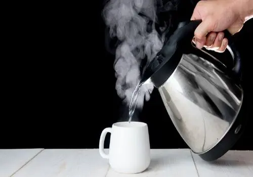 چرا نباید صورتمان را با آب داغ بشوریم