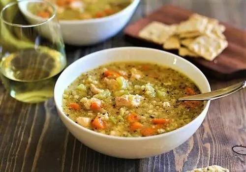 طرز تهیه سوپ مرغ به روش ساده و راحت برای درمان انفولانزا