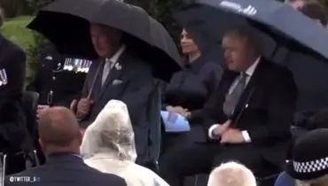 چتری که باعث عصبانیت نخست وزیر انگلیس شد! + فیلم