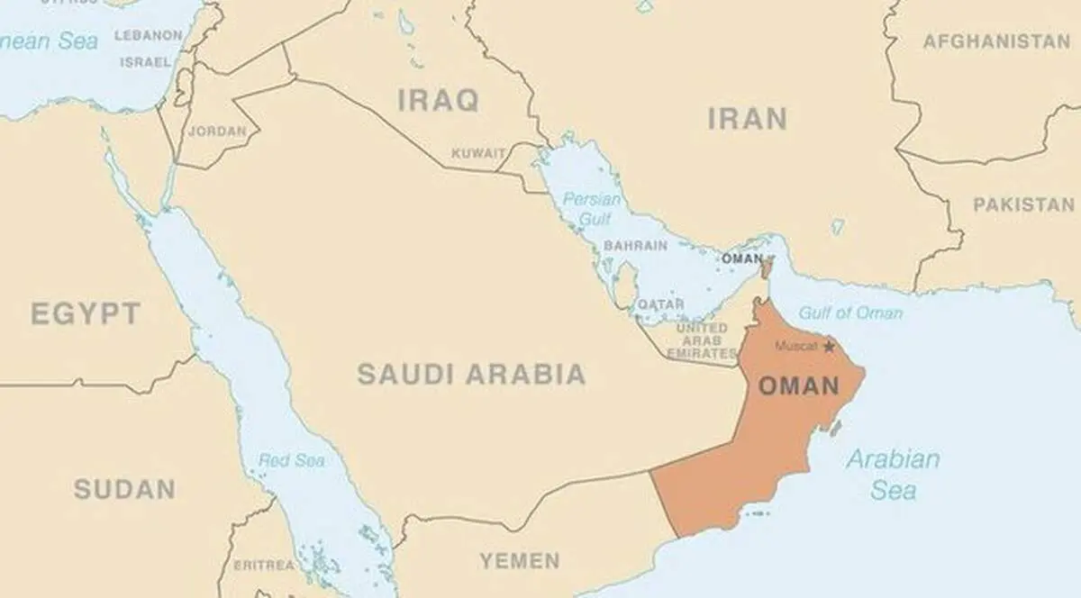 اخباری از حمله به یک کشتی در سواحل عمان+عکس