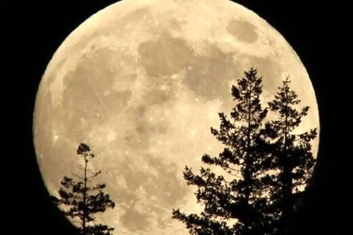 تصاویری خیره کننده از اَبَر ماه بر فراز پوزئیدون یونان + فیلم