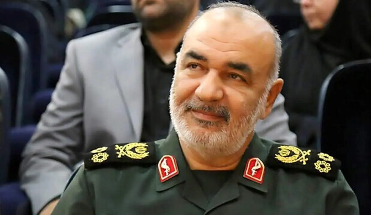 دریافت اولین دوز واکسن ایرانی کرونا از سوی سرلشکر سلامی