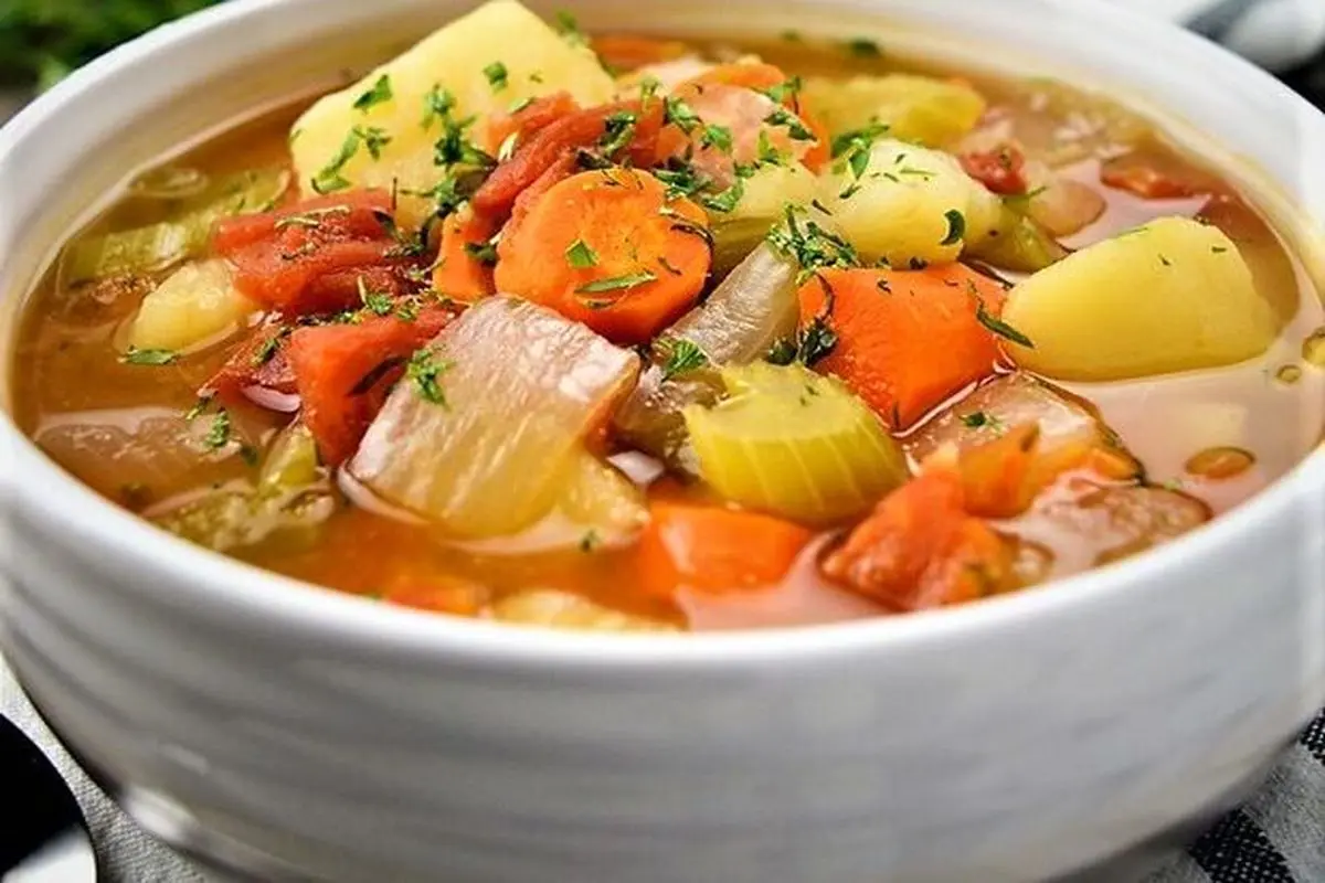 طرز تهیه سوپ سبزیجات رژیمی خوشمزه و مقوی