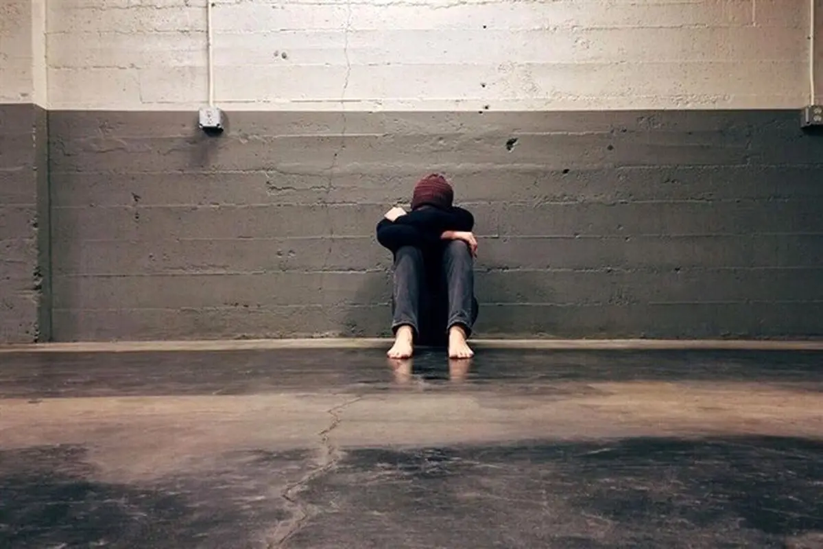 لحظه خودکشی زن جوان از ساختمان مترو+فیلم