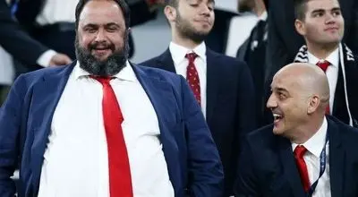 جنجال گوشی مالک پولدار باشگاه ناتینگهام فارست + عکس