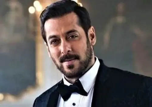 سلمان خان در سن ۶۰ سالگی همچنان جذاب است