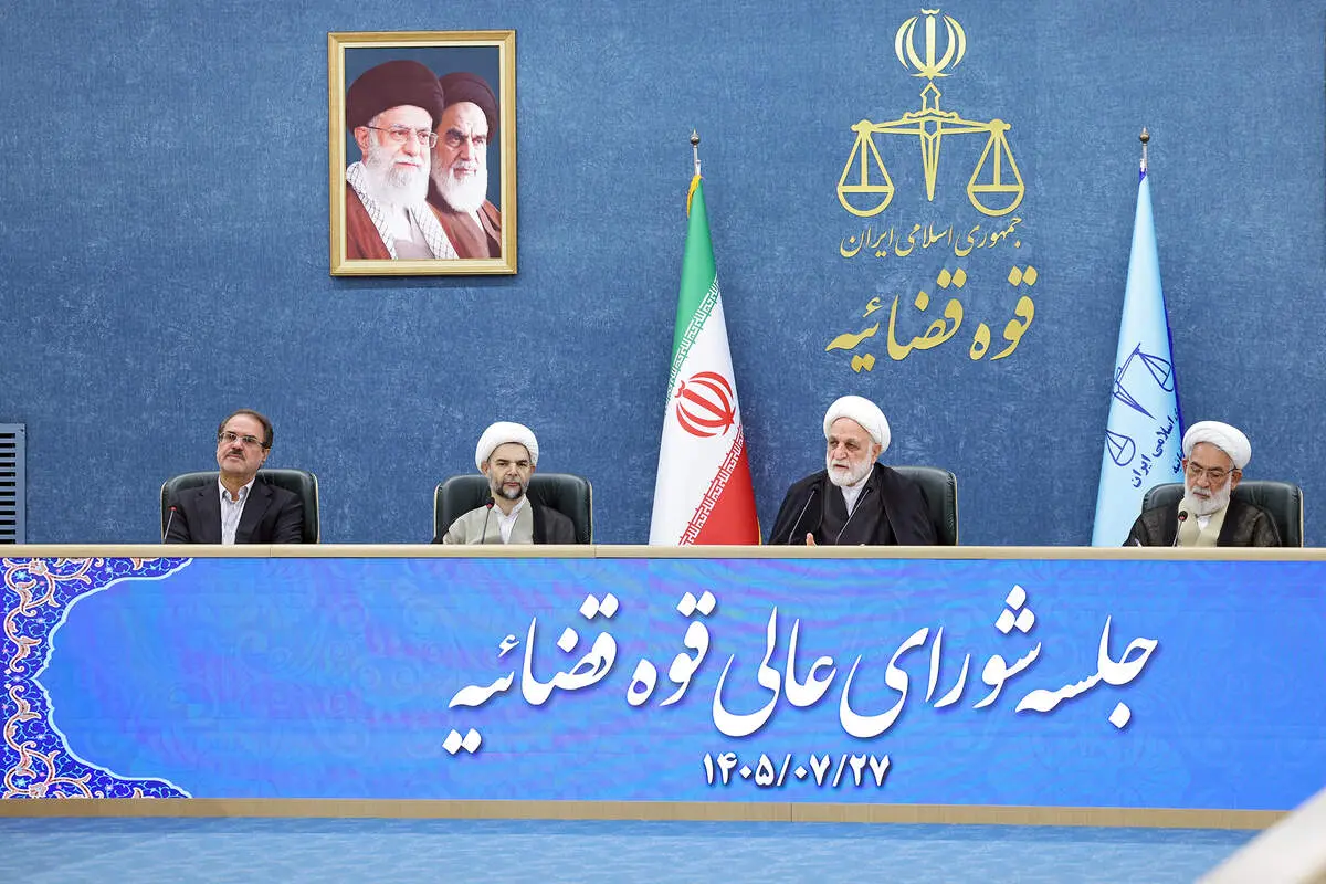 ارائه‌ی منشورِ «خدمت توأم با کرامت به مردم» توسط رئیس قوه قضاییه / از «روی گشاده» و «شنیدن صدای منتقد» و «تحمل نظر مخالف» تا «مبارزه با فساد» و «ریشه‌کنی تبعیض و رانت»

