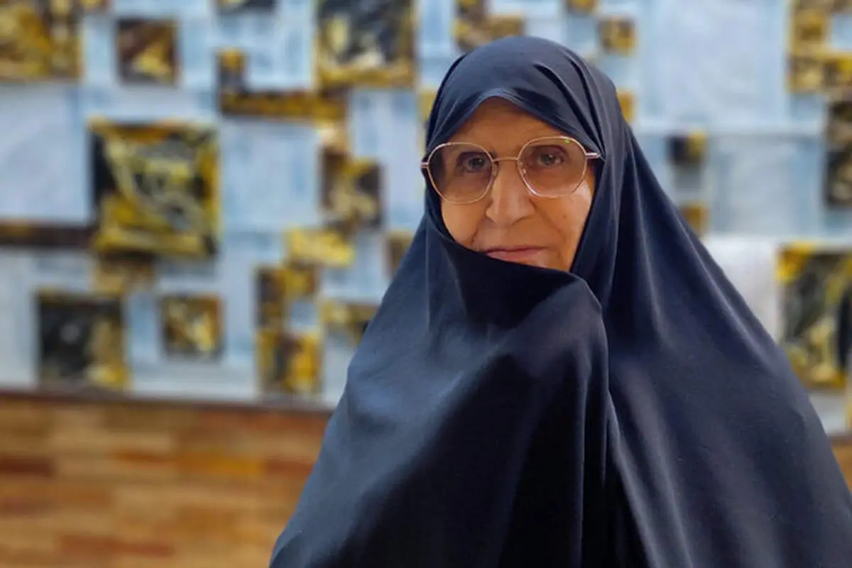 تجلیل رهبر انقلاب از پایبندی و استقامت فرزند امام در خط امام
