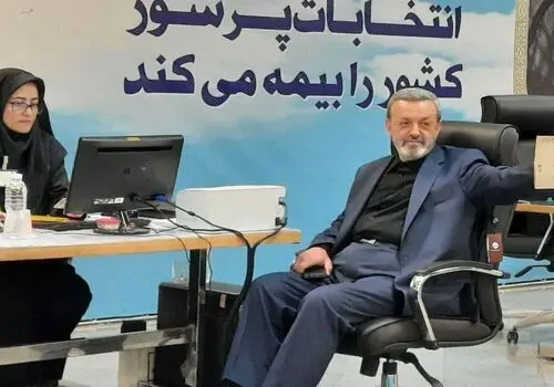 وحید جلال‌زاده ثبت نام کرد+ عکس