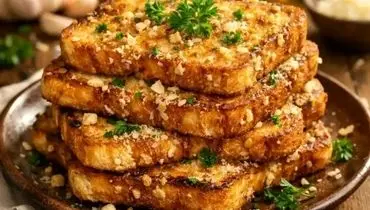 تست فرانسوی خوشمزه با عطر سیر و پنیر پارمسان