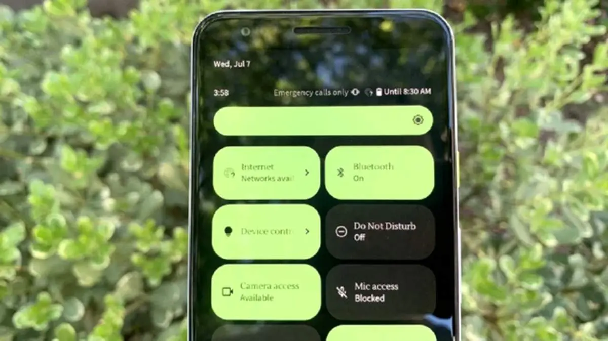 چگونه در اندروید ۱۲ میکروفون و دوربین را برای همه اپلیکیشن‌ها غیرفعال کنیم؟