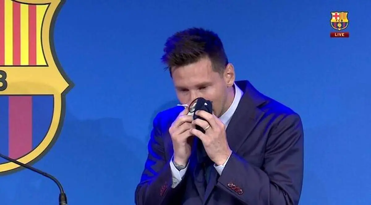 اشک‌های مسی در کنفرانس خبری وداع با بارسلونا+عکس