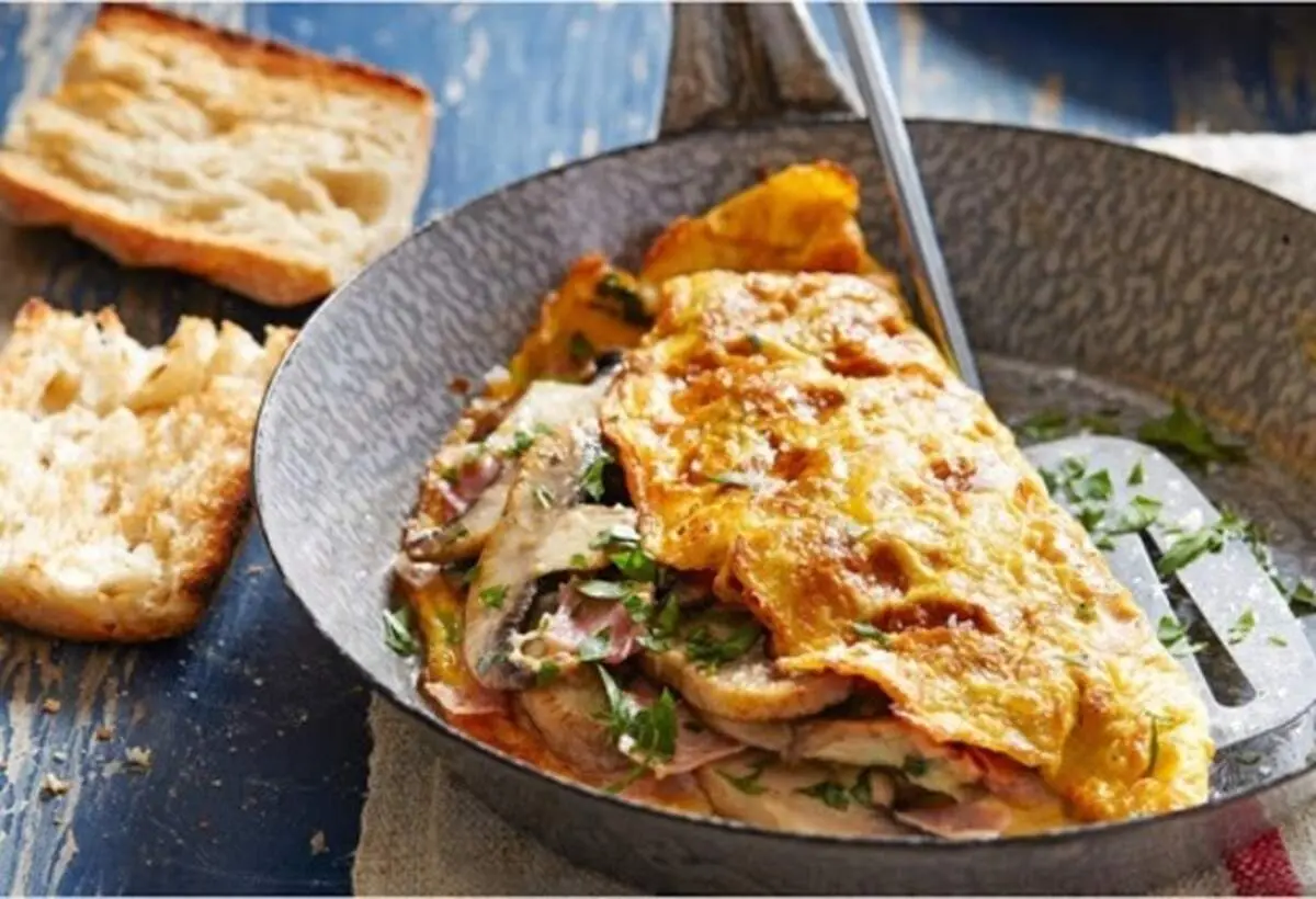 طرز تهیه املت لذیذ با ژامبون و پنیرچدار