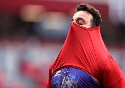 درگیری موافقان و مخالفان احسان حدادی مقابل وزارت ورزش و جوانان + فیلم

