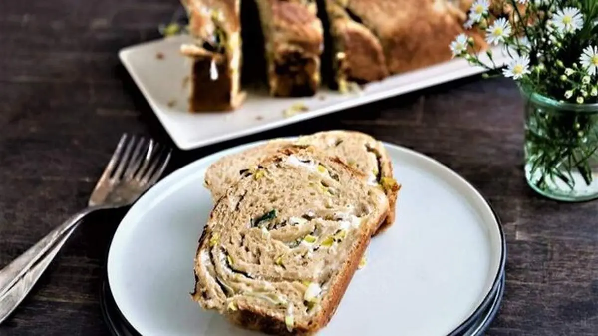 طرز تهیه نان پنیر گردو، صبحانه آسان و مقوی
