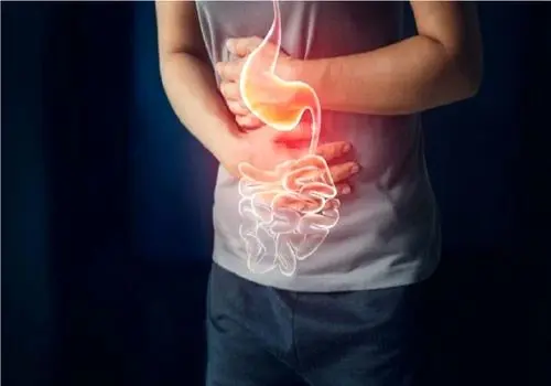 علائم شکمی در زنان؛ ۵ دردی که نباید نادیده گرفته شوند

