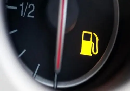 چگونه بوی بنزین یا روغن ریخته شده را از گاراژ خود از بین ببریم؟