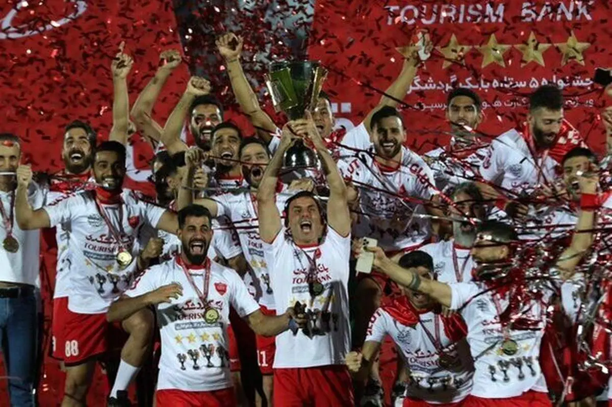 تصاویر جام قهرمانی پرسپولیس در یک جایگاه ویژه اما تلخ