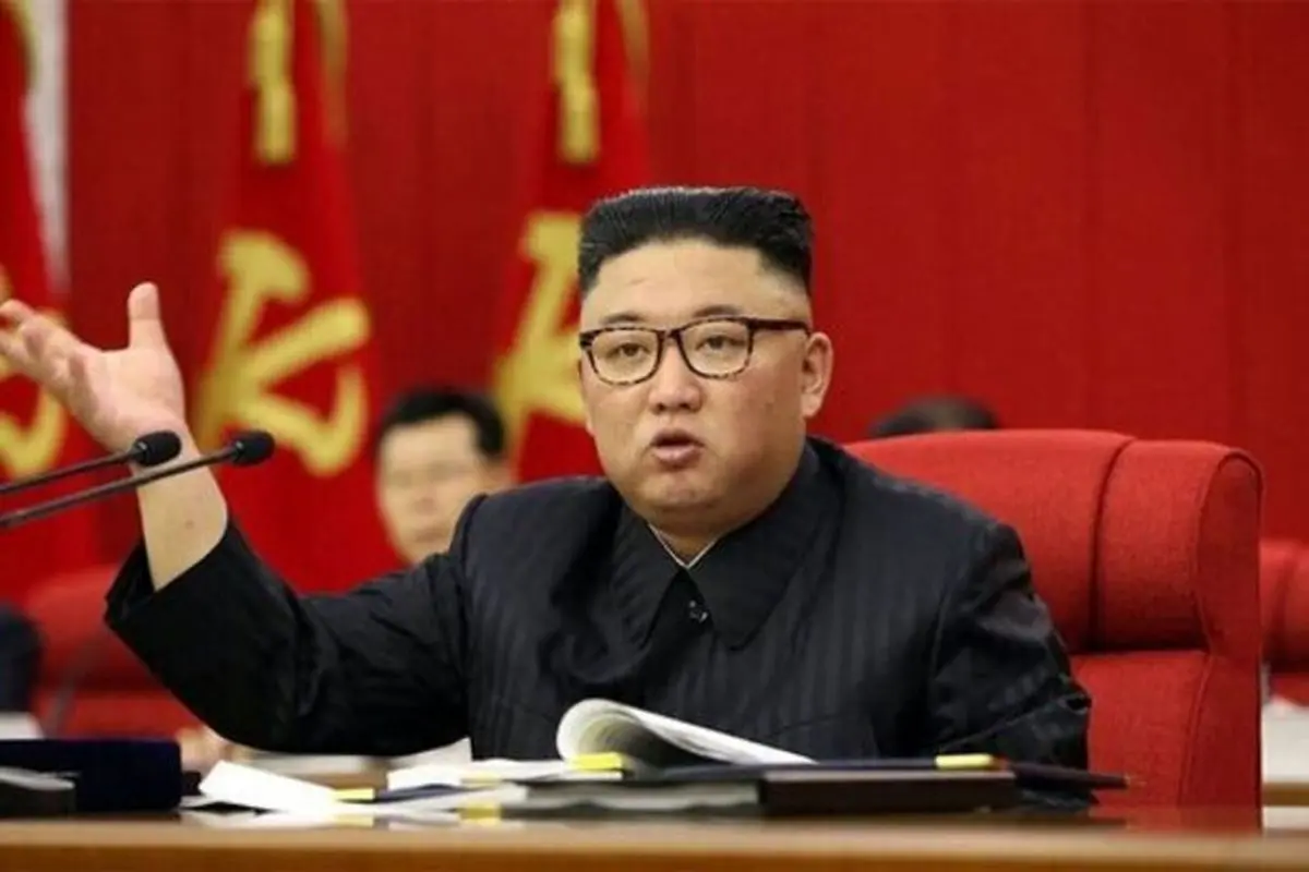 انتشار تصویری جدید از رهبر کره‌شمالی با سر بانداژ شده+عکس