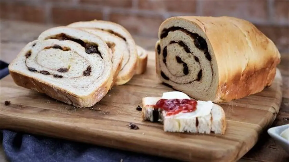 طرز تهیه نان کشمشی خوشمزه و مفید