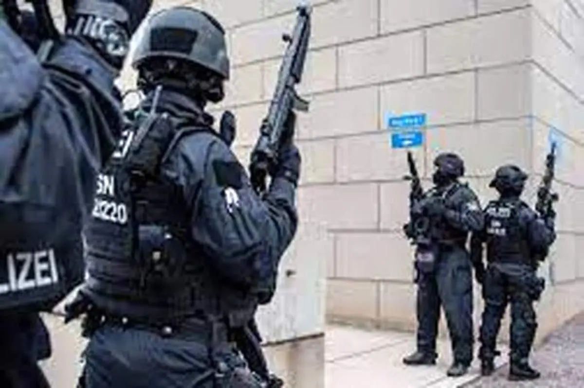 لحظه قتل پلیس کره جنوبی توسط یک روانی با ساطور (حاوی تصاویر خشن) + فیلم