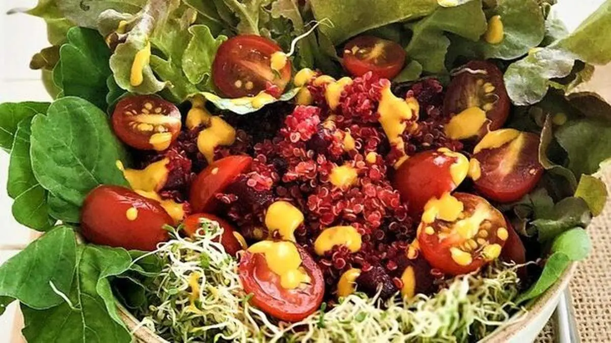 طرز تهیه سالاد اسفناج و لبو