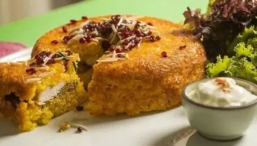 طرز تهیه ته چین ماست با مرغ زعفرانی