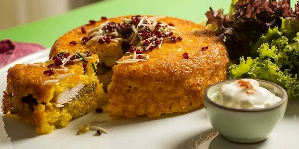 طرز تهیه ته چین ماست با مرغ زعفرانی