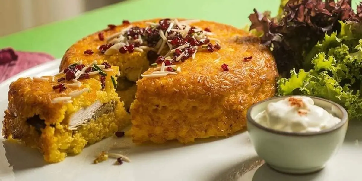 طرز تهیه ته چین ماست با مرغ زعفرانی