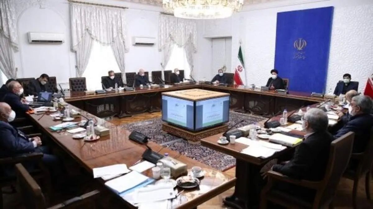 رئیسی: متناسب سازی حقوق با تورم ضروری است