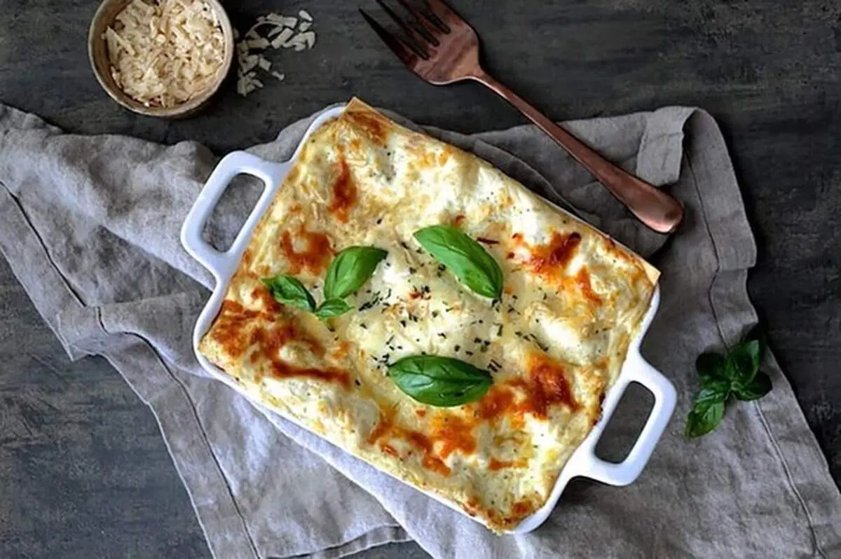 طرز تهیه لازانیا مرغ و سیب‌ زمینی با سس