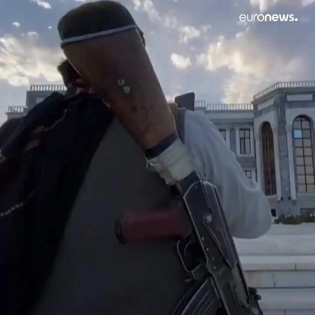 گشت‌وگذار و سلفی گرفتن طالبان در مکان‌های دیدنی کابل + فیلم