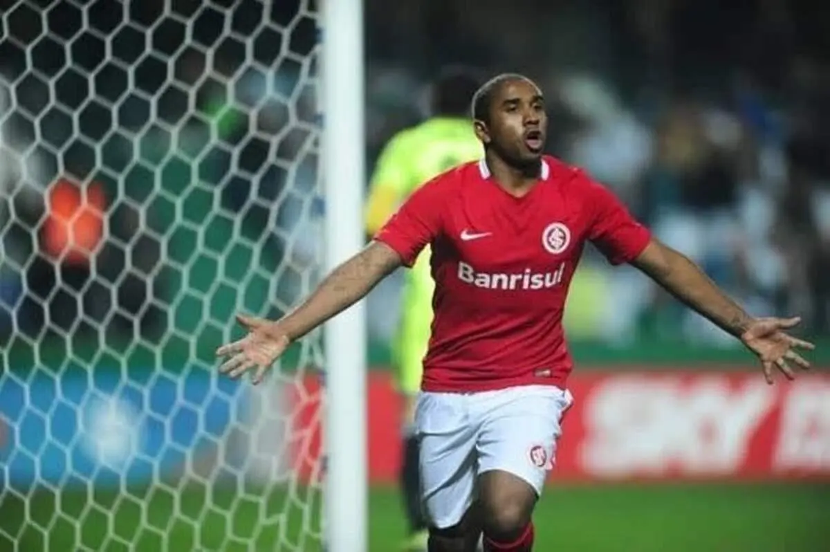 اتهام پولشویی و سرقت از بانک به یک فوتبالیست